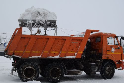 Водитель снегоуборочного трактора - главный в устранении снежных заносов