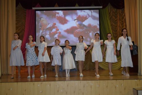 «Юные таланты» из Уруссу порадовали ребят Серафимовского ДДИ