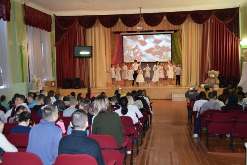 «Юные таланты» из Уруссу порадовали ребят Серафимовского ДДИ
