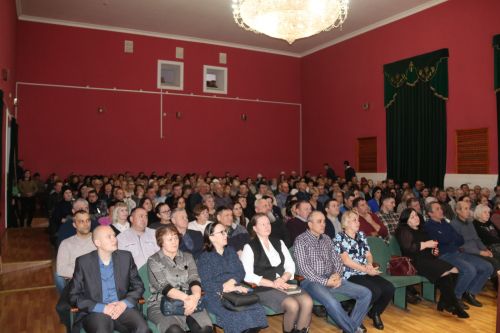 Венцом продолжавшихся с начала текущего года сходов стала встреча трудовых коллективов с руководством района