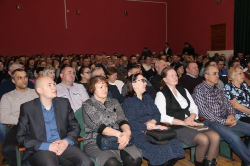 Венцом продолжавшихся с начала текущего года сходов стала встреча трудовых коллективов с руководством района