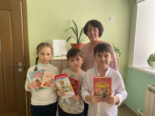 Уруссинские школьники поучаствовали в акции «Дарите книги с любовью!»