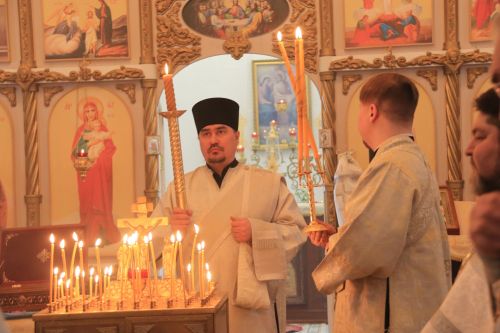 В Уруссинском Свято-Никольском храме прошла архиерейская литургия во Вселенскую родительскую субботу