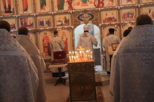 В Уруссинском Свято-Никольском храме прошла архиерейская литургия во Вселенскую родительскую субботу