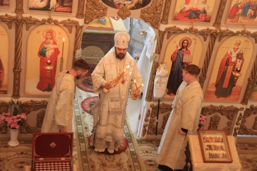 В Уруссинском Свято-Никольском храме прошла архиерейская литургия во Вселенскую родительскую субботу