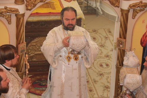 В Уруссинском Свято-Никольском храме прошла архиерейская литургия во Вселенскую родительскую субботу