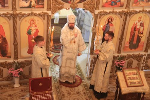 В Уруссинском Свято-Никольском храме прошла архиерейская литургия во Вселенскую родительскую субботу