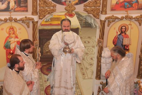 В Уруссинском Свято-Никольском храме прошла архиерейская литургия во Вселенскую родительскую субботу