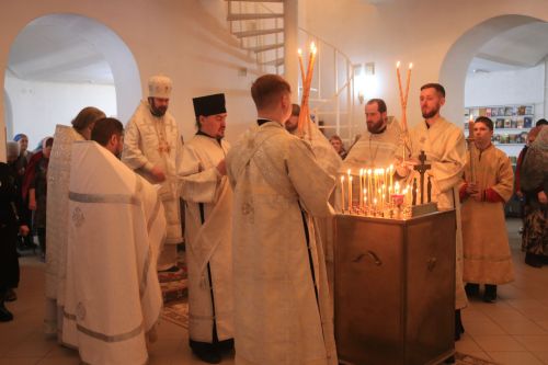 В Уруссинском Свято-Никольском храме прошла архиерейская литургия во Вселенскую родительскую субботу