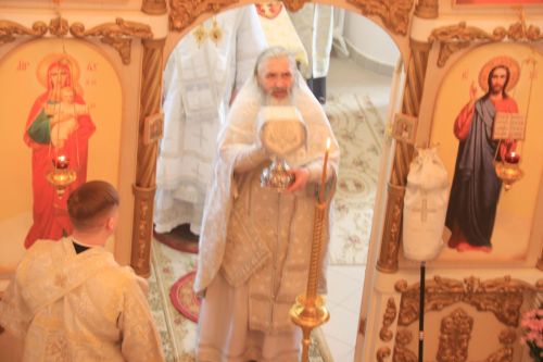 В Уруссинском Свято-Никольском храме прошла архиерейская литургия во Вселенскую родительскую субботу