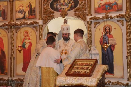 В Уруссинском Свято-Никольском храме прошла архиерейская литургия во Вселенскую родительскую субботу