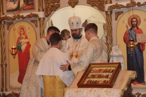 В Уруссинском Свято-Никольском храме прошла архиерейская литургия во Вселенскую родительскую субботу