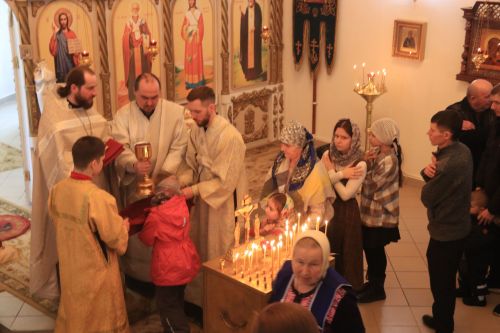 В Уруссинском Свято-Никольском храме прошла архиерейская литургия во Вселенскую родительскую субботу