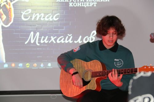 Уруссинский Стас Михайлов дал свой первый акустический концерт