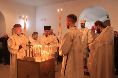 В Уруссинском Свято-Никольском храме прошла архиерейская литургия во Вселенскую родительскую субботу