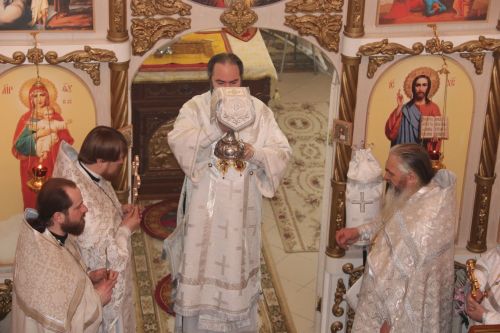 В Уруссинском Свято-Никольском храме прошла архиерейская литургия во Вселенскую родительскую субботу