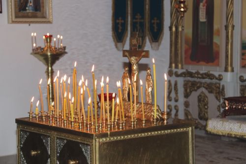 В Уруссинском Свято-Никольском храме прошла архиерейская литургия во Вселенскую родительскую субботу