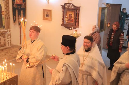 В Уруссинском Свято-Никольском храме прошла архиерейская литургия во Вселенскую родительскую субботу