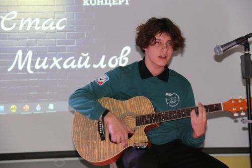 Уруссинский Стас Михайлов дал свой первый акустический концерт
