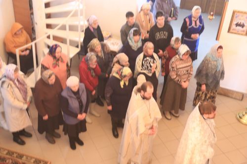 В Уруссинском Свято-Никольском храме прошла архиерейская литургия во Вселенскую родительскую субботу