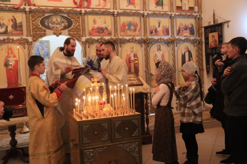 В Уруссинском Свято-Никольском храме прошла архиерейская литургия во Вселенскую родительскую субботу