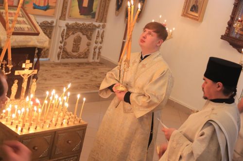 В Уруссинском Свято-Никольском храме прошла архиерейская литургия во Вселенскую родительскую субботу
