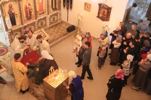 В Уруссинском Свято-Никольском храме прошла архиерейская литургия во Вселенскую родительскую субботу