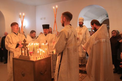 В Уруссинском Свято-Никольском храме прошла архиерейская литургия во Вселенскую родительскую субботу