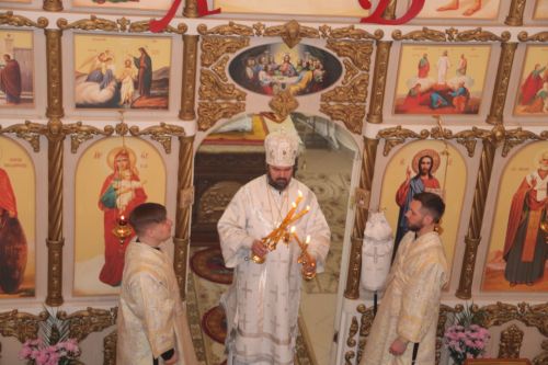 В Уруссинском Свято-Никольском храме прошла архиерейская литургия во Вселенскую родительскую субботу