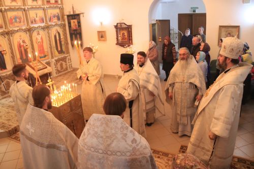 В Уруссинском Свято-Никольском храме прошла архиерейская литургия во Вселенскую родительскую субботу