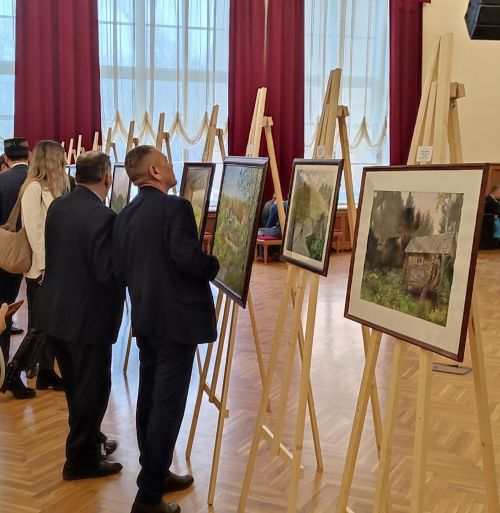 Художники Ибрагимовы из Уруссу организовали передвижную выставку картин