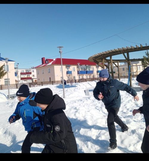 Школьники поселка Уруссу активно проводят выходные всем классом