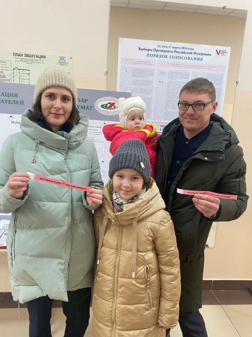 Жители Ютазинского района приходят на выборы семьями
