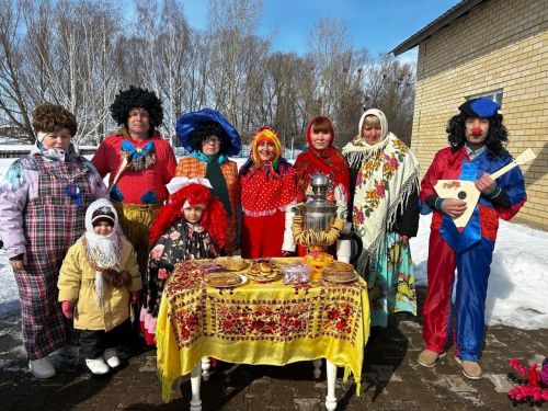 Сегодня многие населенные пункты провели президентские выборы вместе с Масленицей