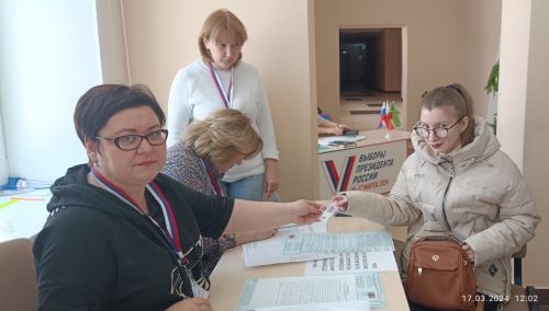 На избирательные участки пришли впервые голосующие