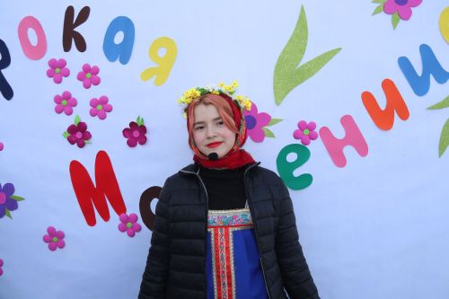 На площади районного Дома культуры проводили зиму