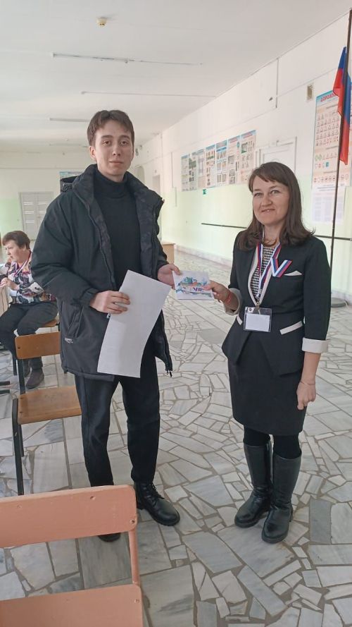 На избирательные участки пришли впервые голосующие