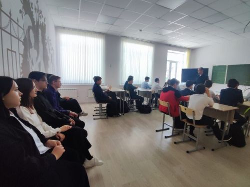 Староуруссинские школьники встретились с лейтенантом полиции