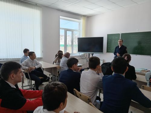 Староуруссинские школьники встретились с лейтенантом полиции