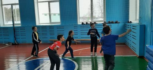 В весенние каникулы ребята посещают пришкольный лагерь