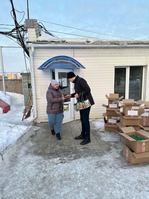 На «Электросоединителе» утро началось с женских улыбок