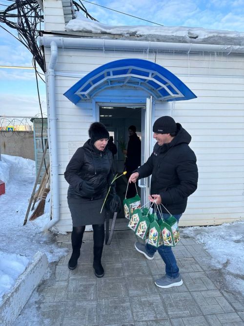 На «Электросоединителе» утро началось с женских улыбок
