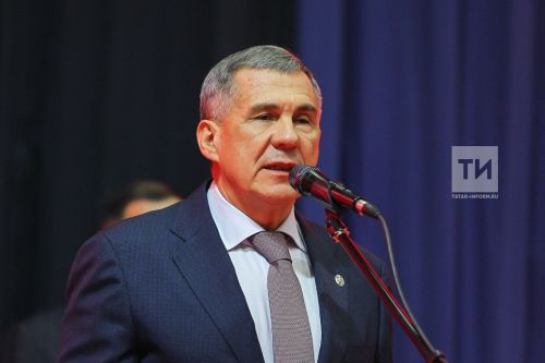 Раис РТ Минниханов поздравил женщин с Международным женским днем 8 марта