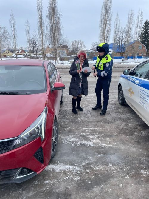 Автоледи Ютазинского района получили в подарок тюльпаны