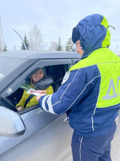 Автоледи Ютазинского района получили в подарок тюльпаны