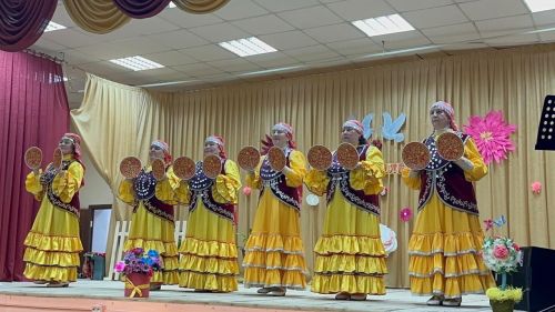 Глава Абсалямовского сельского поселения поздравила на дому матерей и жен участников СВО