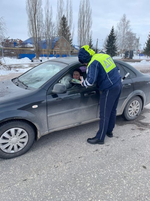 Автоледи Ютазинского района получили в подарок тюльпаны