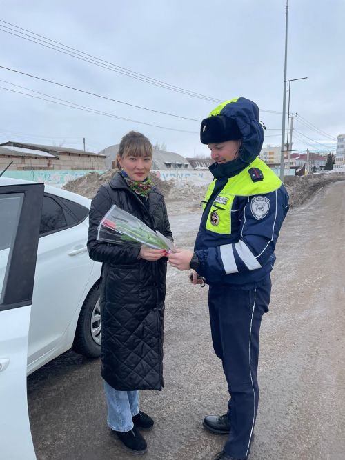 Автоледи Ютазинского района получили в подарок тюльпаны