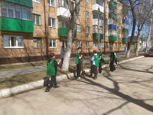 Экологический отряд Уруссинской СОШ №2 поучаствовал в субботнике