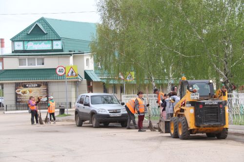 Дружный коллектив АО «Электросоединитель» вышел на субботник